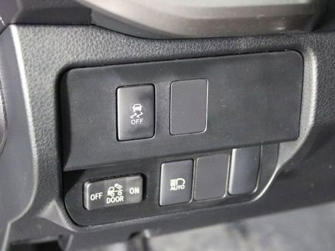 Used 2022 Toyota Tacoma SR5 w/ Technology Package image 18