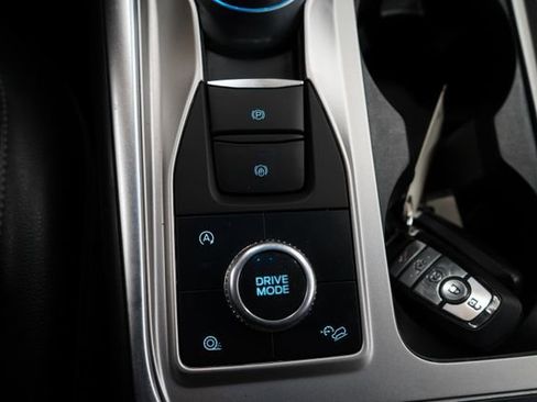 Used 2020 Ford Explorer XLT w/ Equipment Group 202A AWD/4WD image 37