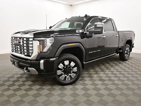 Used 2024 GMC Sierra 2500 Denali w/ Denali Reserve Package AWD/4WD image 2