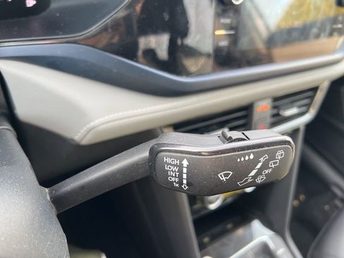 Used 2024 Volkswagen Taos SE image 12