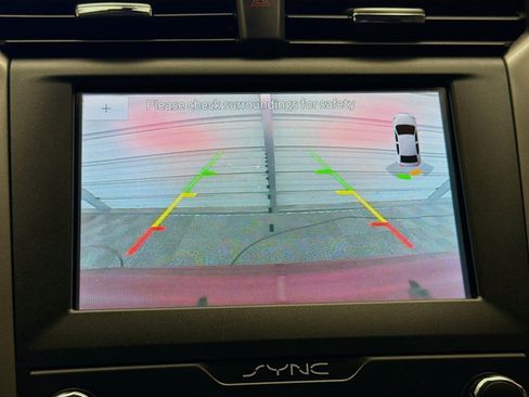 Used 2020 Ford Fusion SE image 18