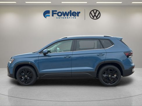 New 2026 Volkswagen Taos SE FWD image 4