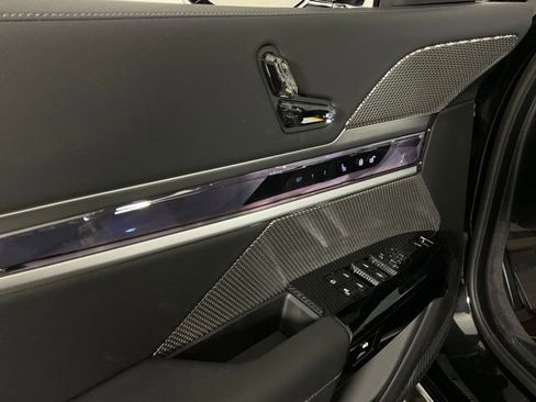 Used 2024 BMW i7 xDrive60 RWD image 26