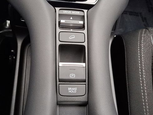 Certified 2025 Honda HR-V LX image 23