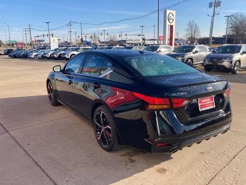 Used 2025 Nissan Altima 2.5 SR w/ SR Premium Package FWD image 6
