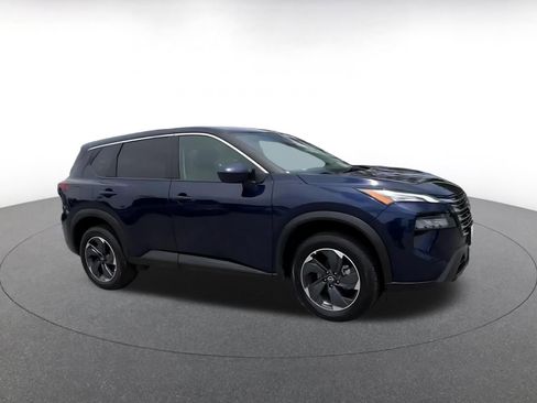 Used 2025 Nissan Rogue SV FWD image 2