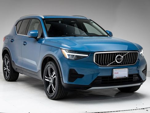 Used 2024 Volvo XC40 B5 Core AWD/4WD image 29