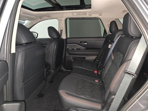 Used 2026 Nissan Pathfinder Platinum w/ Cargo Package FWD image 8