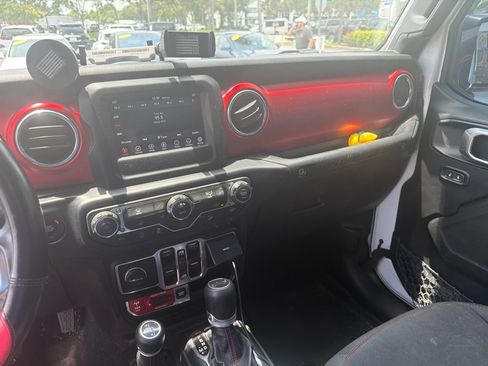 Used 2019 Jeep Wrangler Unlimited Rubicon AWD/4WD image 11