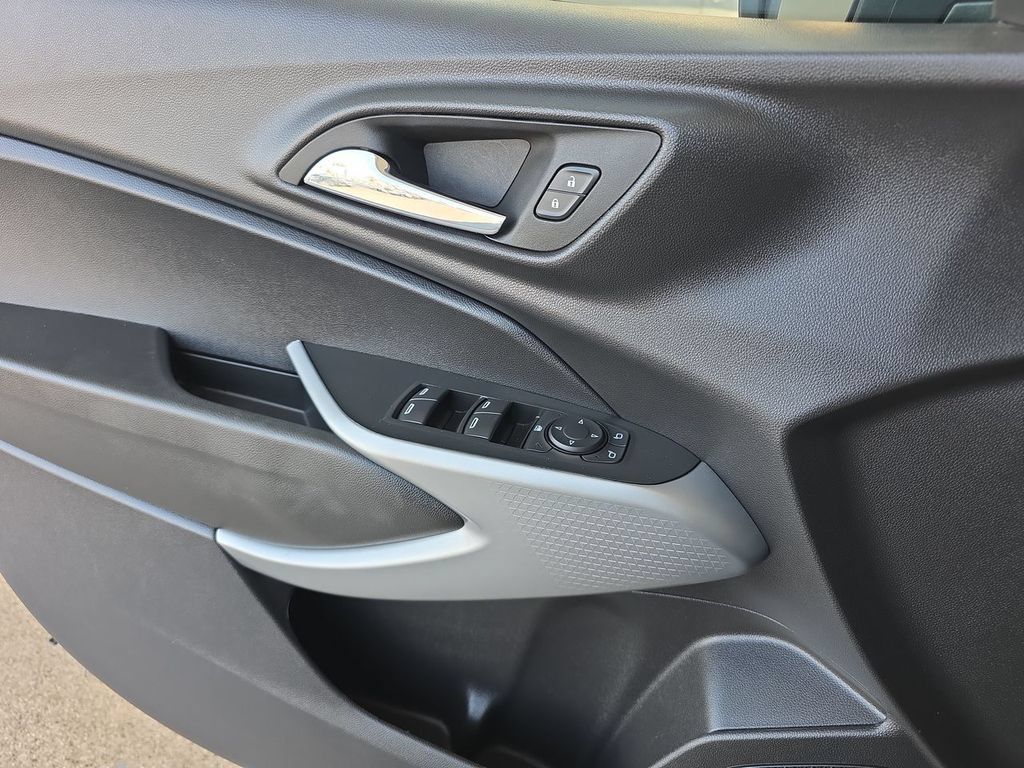 Used 2025 Chevrolet Trax LS FWD image 23
