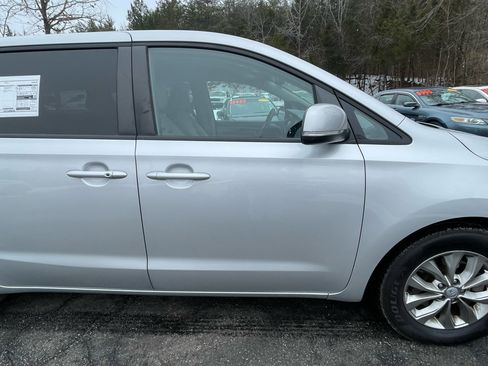 Used 2020 Kia Sedona LX image 11
