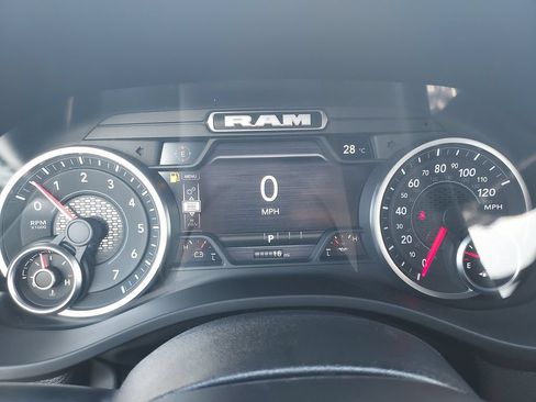 New 2026 RAM 1500 Express AWD/4WD image 18