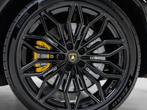 Used 2025 Lamborghini Urus SE AWD/4WD image 38