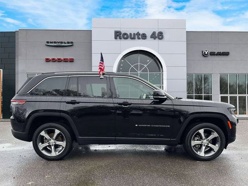 Used 2023 Jeep Grand Cherokee Limited w/ Luxury Tech Group II image 6