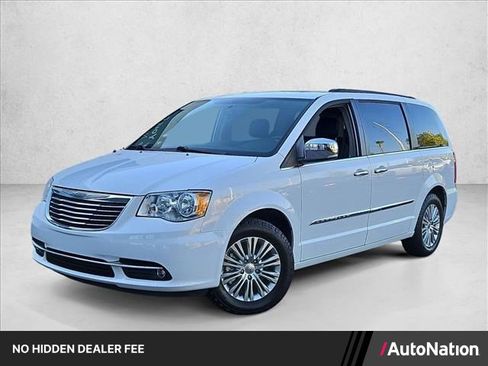 Used 2016 Chrysler Town & Country Touring-L FWD image 1