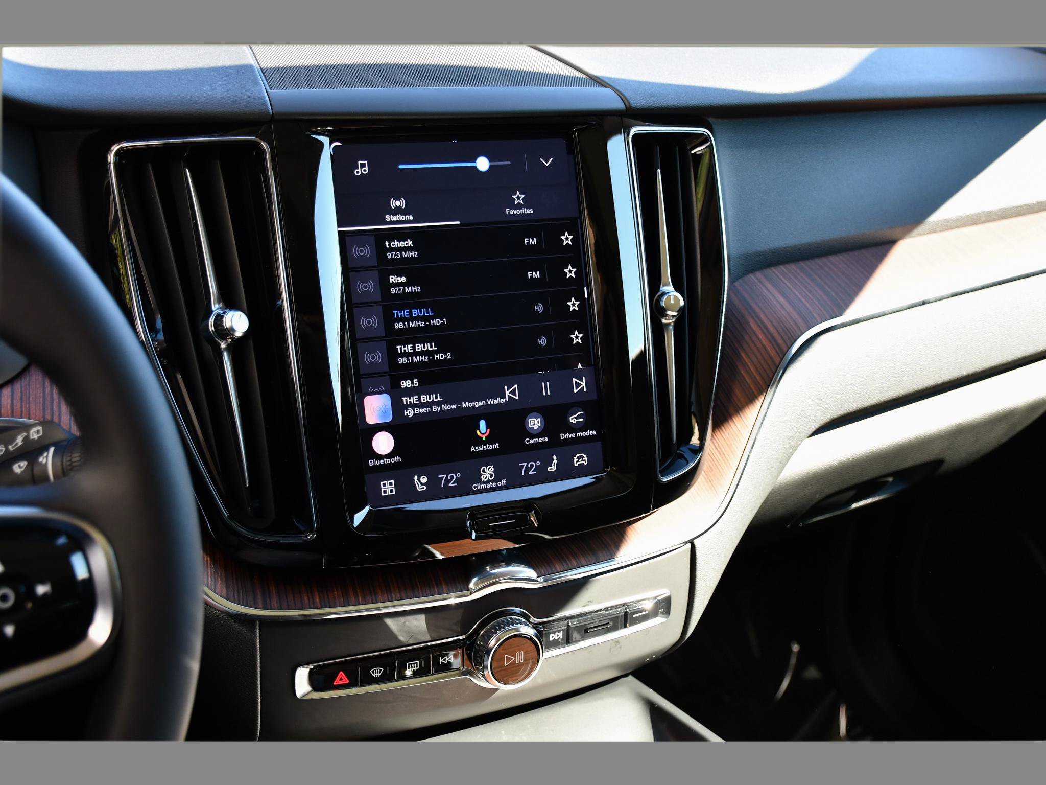Certified 2024 Volvo XC60 B5 Plus w/ Protection Package Premier AWD/4WD image 20