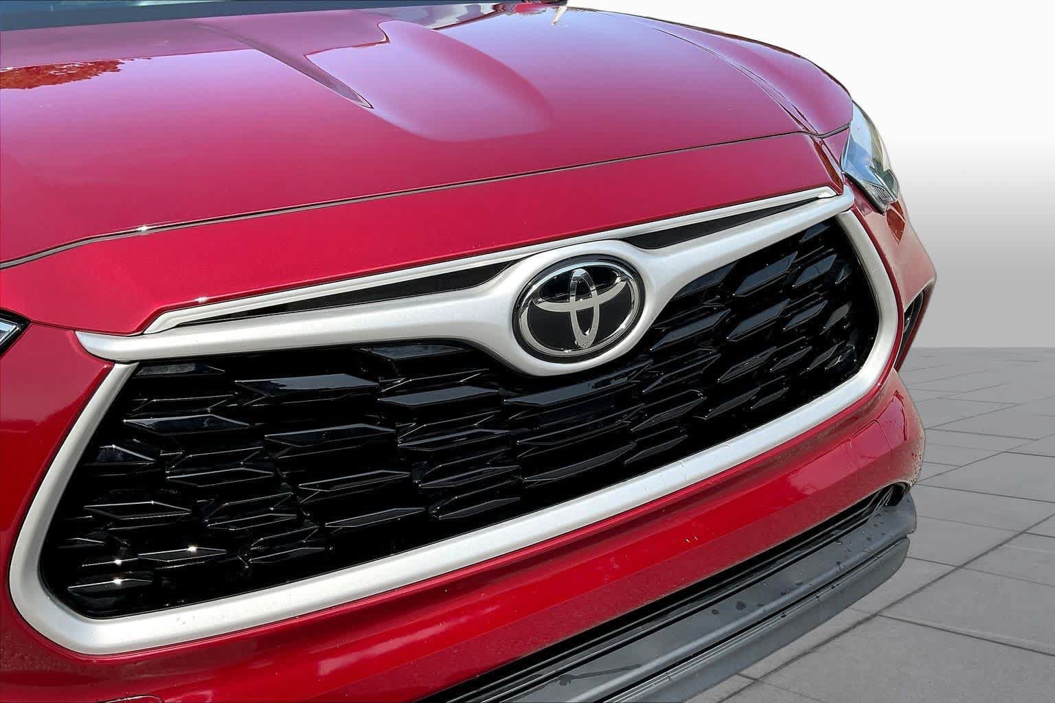 Used 2023 Toyota Highlander XLE FWD image 30