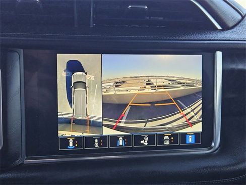 Used 2022 GMC Yukon Denali w/ Advanced Technology Package image 18