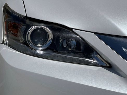 Used 2016 Lexus CT 200h w/ Navigation Package FWD image 11