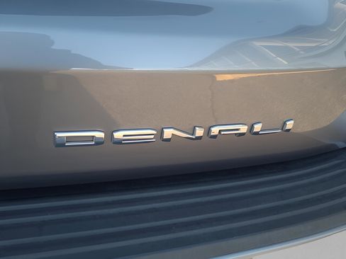 Used 2021 GMC Yukon XL Denali w/ Denali Premium Package image 33