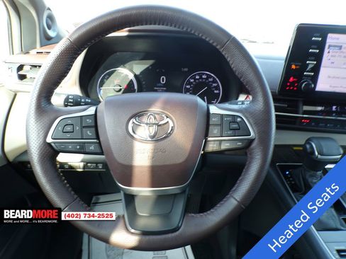 Used 2021 Toyota Sienna Limited image 14