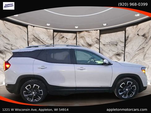 Used 2022 GMC Terrain SLT w/ Infotainment Package II image 6