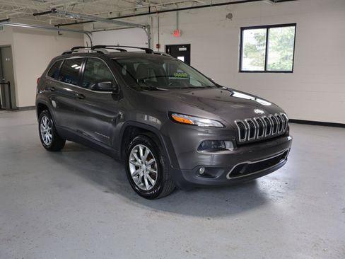 Used 2018 Jeep Cherokee Limited AWD/4WD image 12