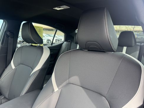 Used 2025 Toyota Camry SE w/ Convenience Package image 13