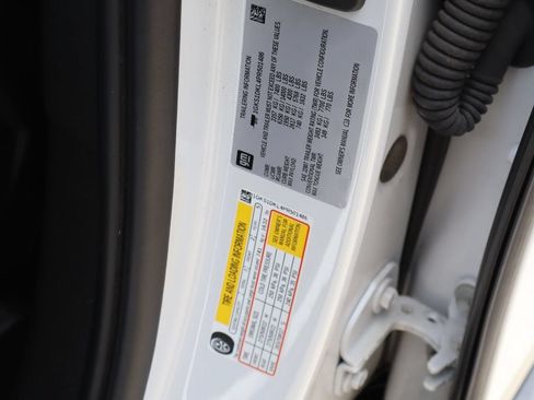 Used 2023 GMC Yukon Denali RWD image 32