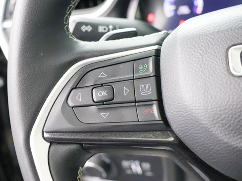 Used 2023 Jeep Grand Cherokee L Laredo image 17