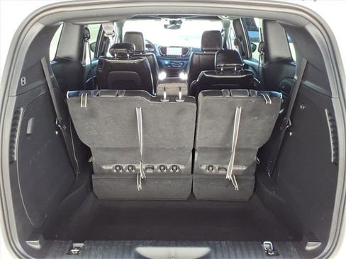Used 2025 Chrysler Pacifica Limited image 20