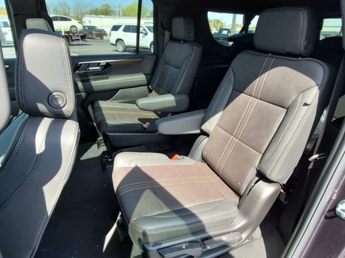 New 2026 Chevrolet Suburban High Country w/ Sun And Tow Package AWD/4WD image 8