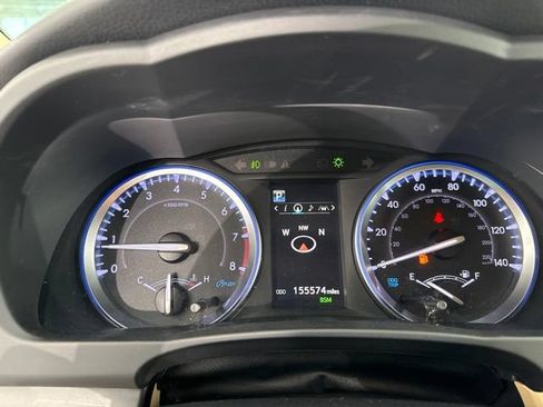 Used 2019 Toyota Highlander XLE FWD image 22