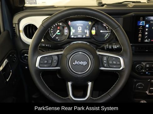 Used 2025 Jeep Wrangler Unlimited Sahara w/ Safety Group image 7