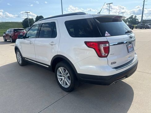 Used 2018 Ford Explorer XLT w/ Equipment Group 202A AWD/4WD image 6