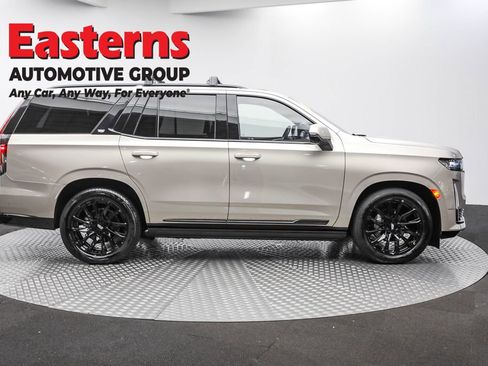 Used 2024 Cadillac Escalade Sport Platinum w/ LPO, ONYX Package image 4