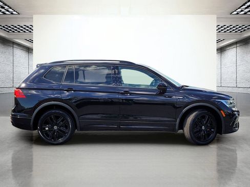 Certified 2022 Volkswagen Tiguan SE R-Line FWD image 6