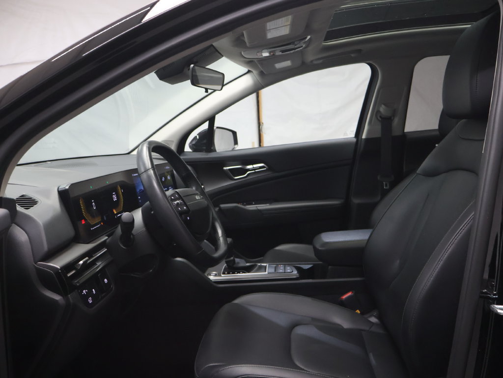 Used 2026 Kia Sportage EX w/ EX Panorama Roof Package FWD image 16