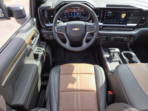 Used 2025 Chevrolet Silverado 1500 High Country w/ Technology Package AWD/4WD image 34