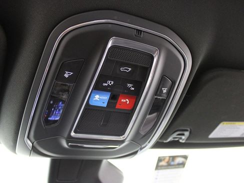 Used 2024 Jeep Wagoneer L Series II RWD image 34