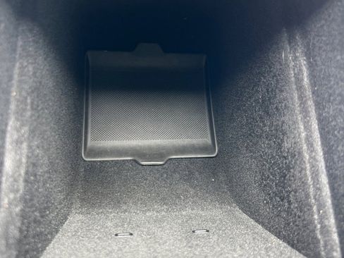 Used 2022 Tesla Model Y Long Range AWD/4WD image 34