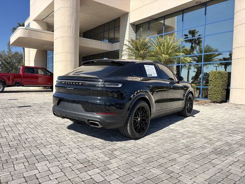 Used 2025 Porsche Cayenne E-Hybrid Coupe image 3