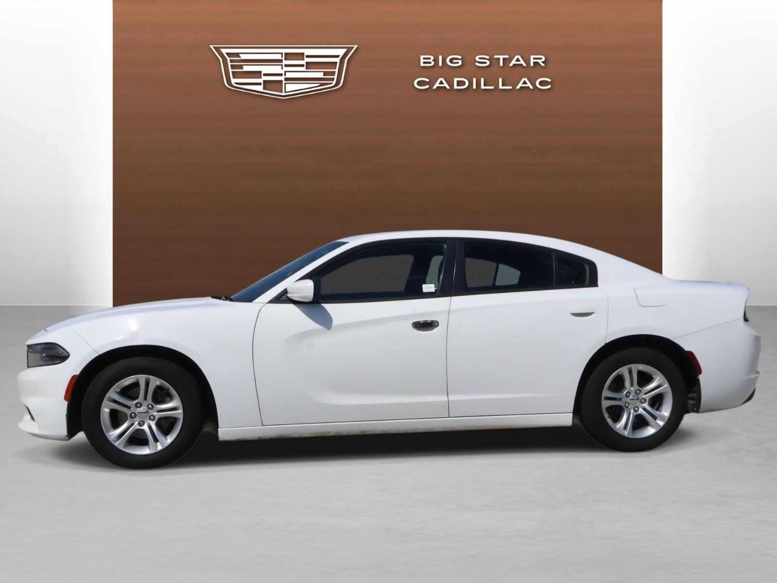 Used 2016 Dodge Charger SE w/ Popular Equipment Group RWD image 2