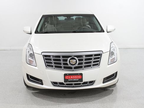 Used 2015 Cadillac XTS image 2