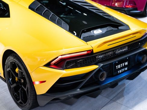 Used 2021 Lamborghini Huracan EVO RWD image 21