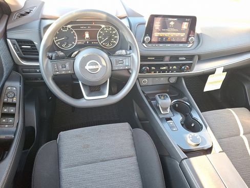 Used 2023 Nissan Rogue SV image 11