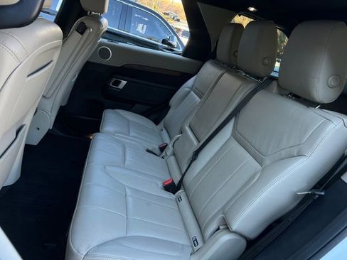 Used 2017 Land Rover Discovery HSE image 21