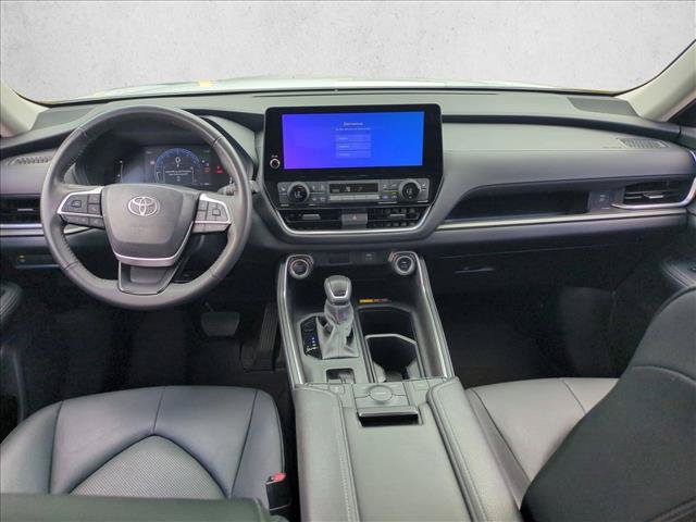 Certified 2025 Toyota Grand Highlander FWD image 16