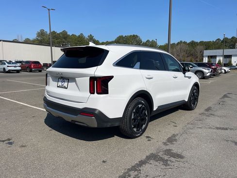 Used 2024 Kia Sorento S image 5