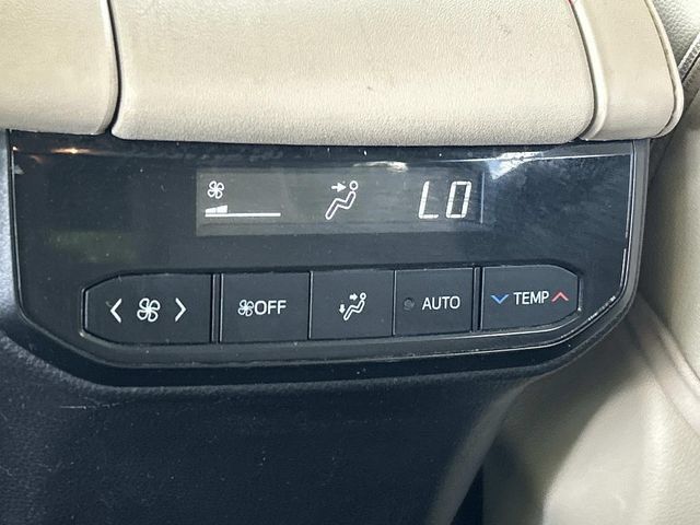 Used 2023 Toyota Highlander XLE AWD/4WD image 23